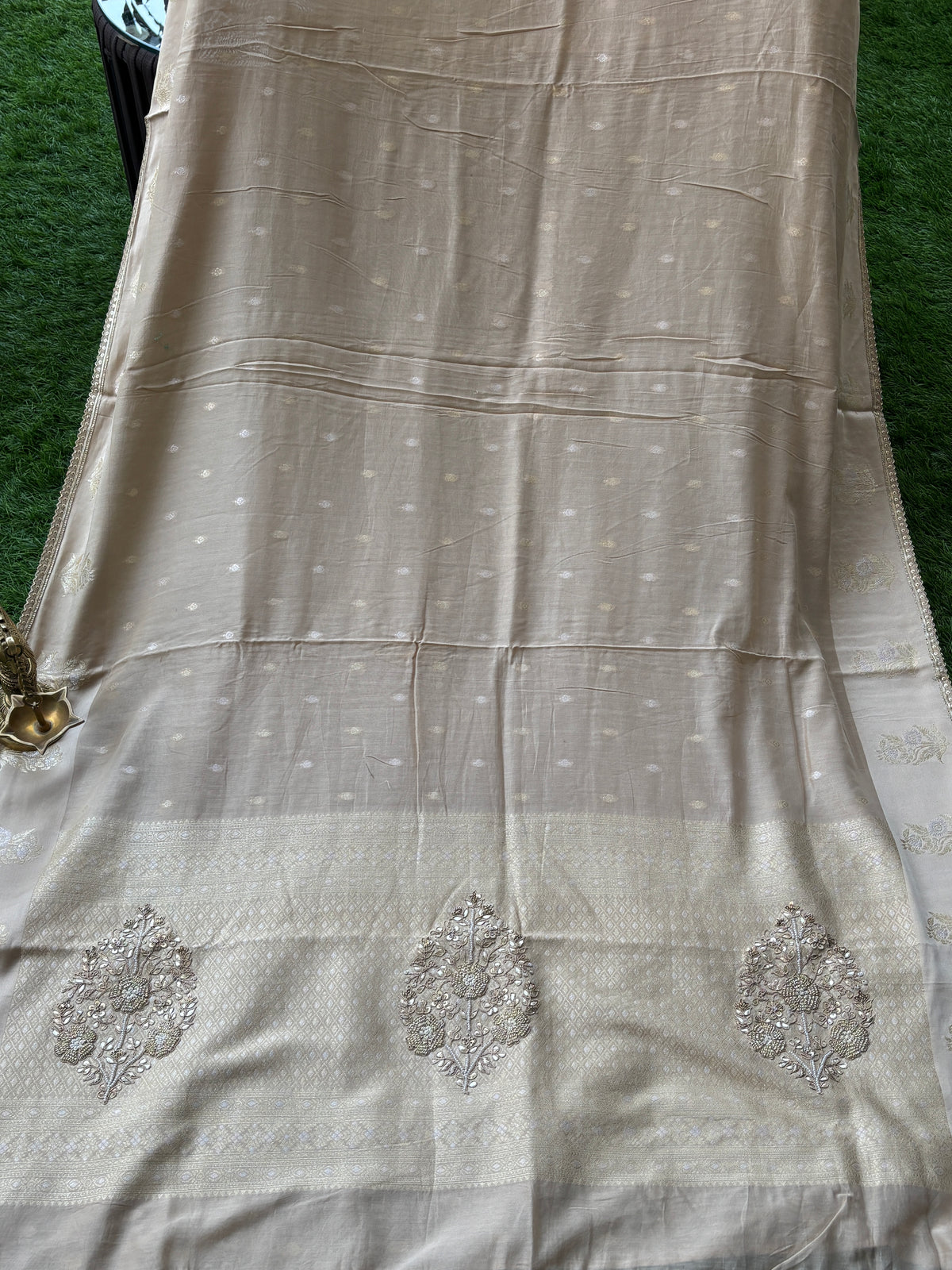 Banarasi weaving offwhite sari with embroidery Zardozi Buta on Pallu all over weaving on the sari and with ready-made blouse