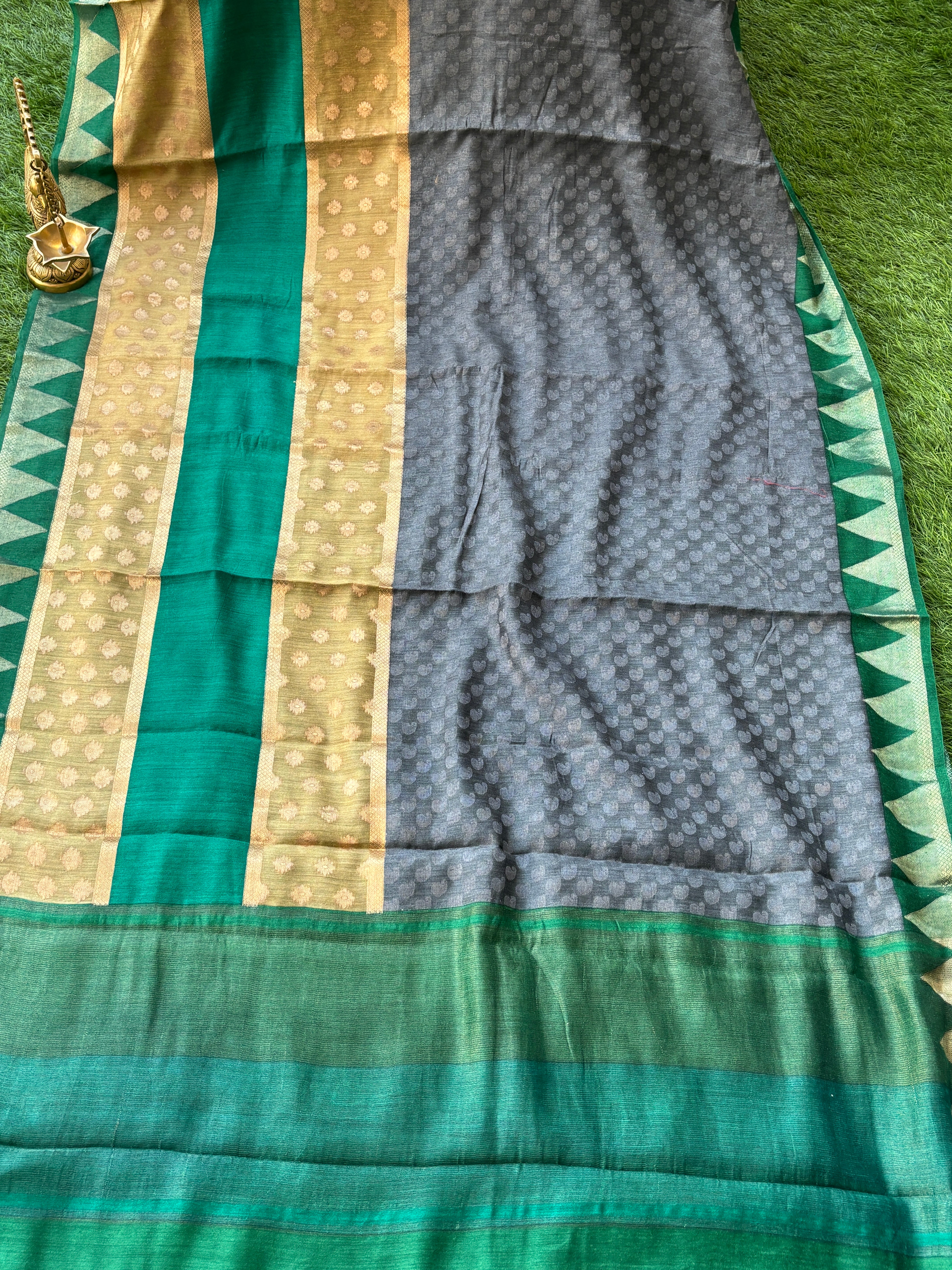 Pure Munga Silk Saree in Grey & Green with All-Over Weaving and Zari Woven Pallu
