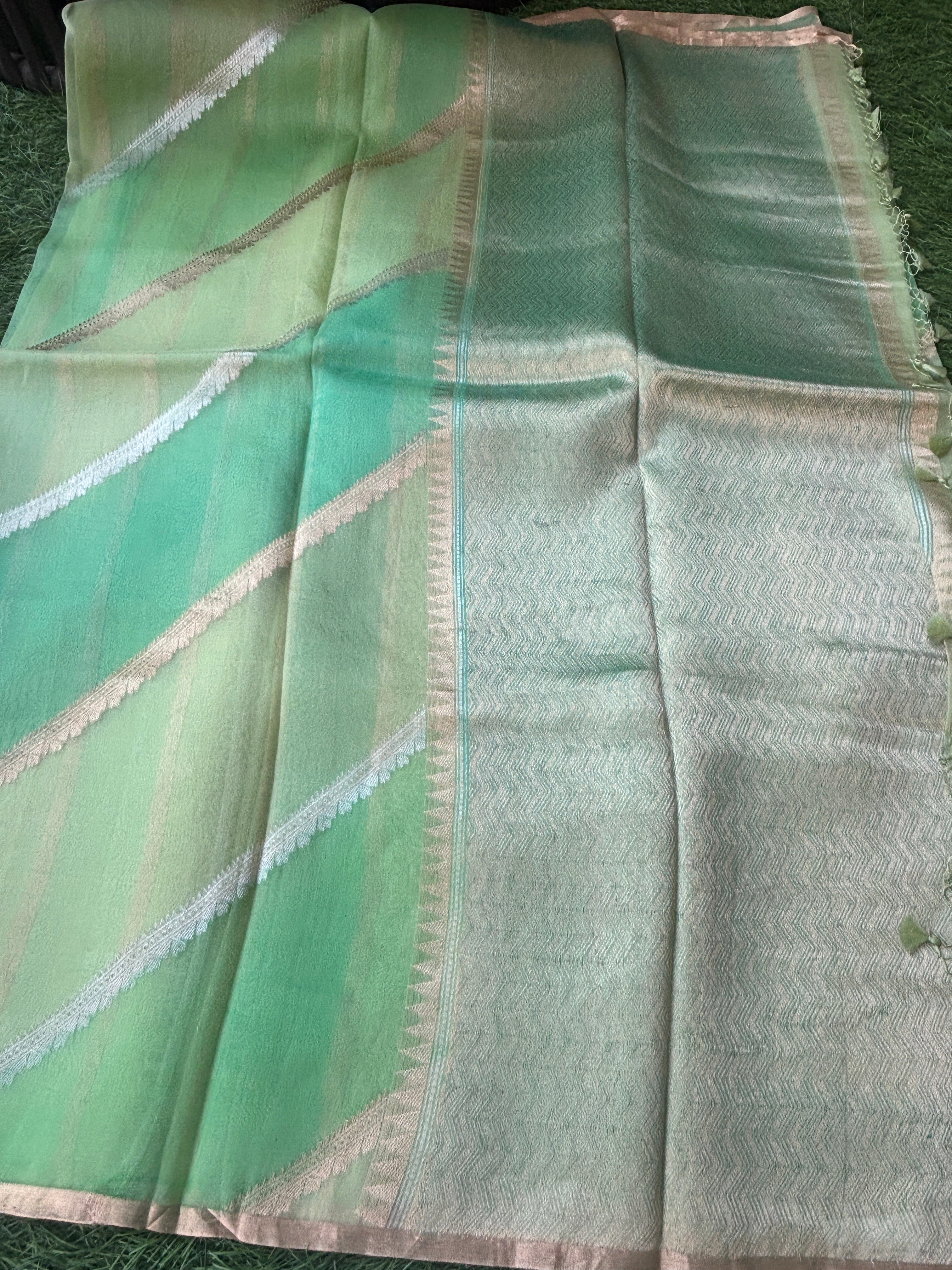 Pista Green Pure Kora Organza Handloom Banarasi Saree with Sonarupa Zari Butti Leheriya