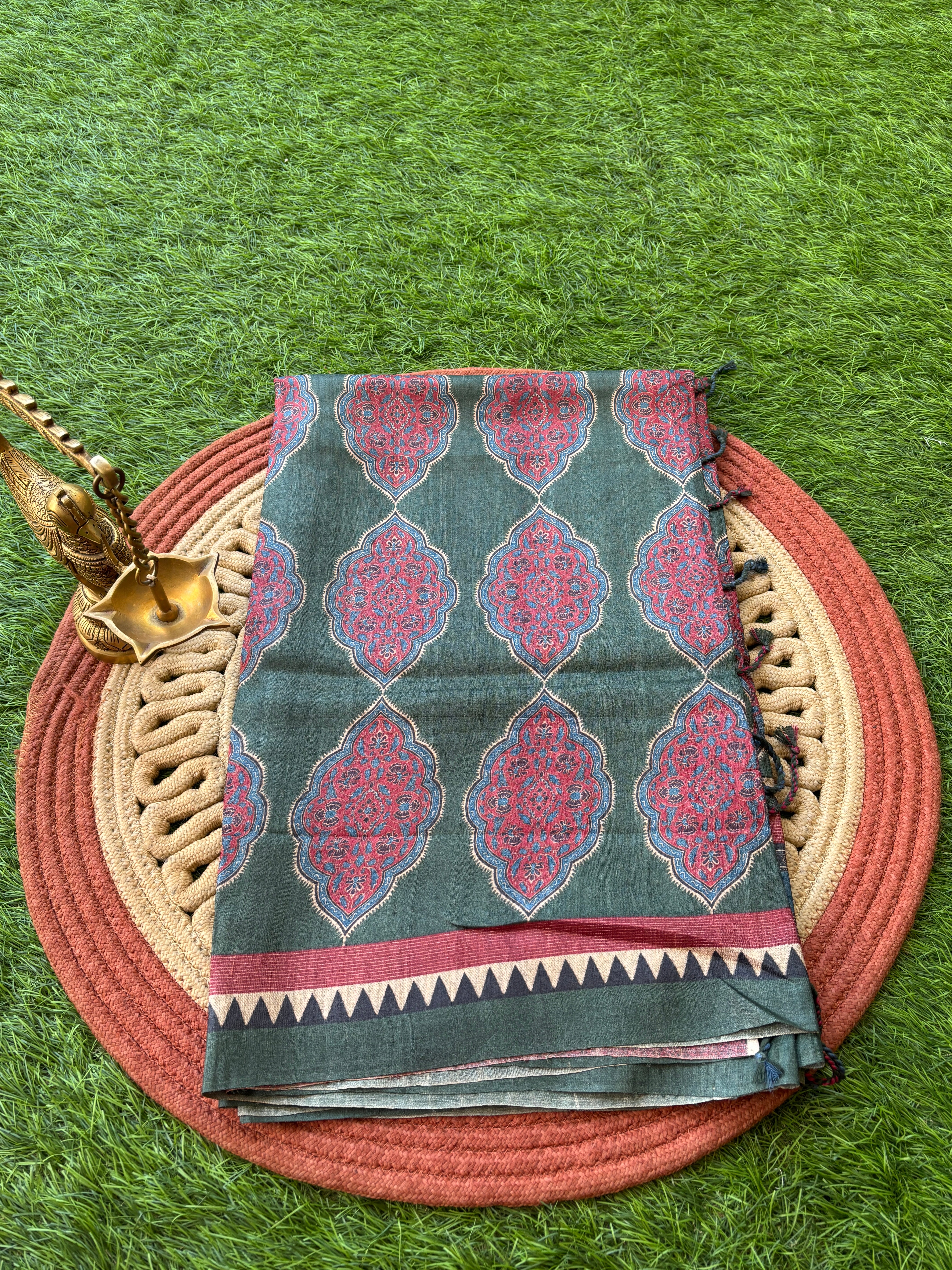 Thread Embroidery Detail in Pleats of Dark Leaf Green Digital Print Saree