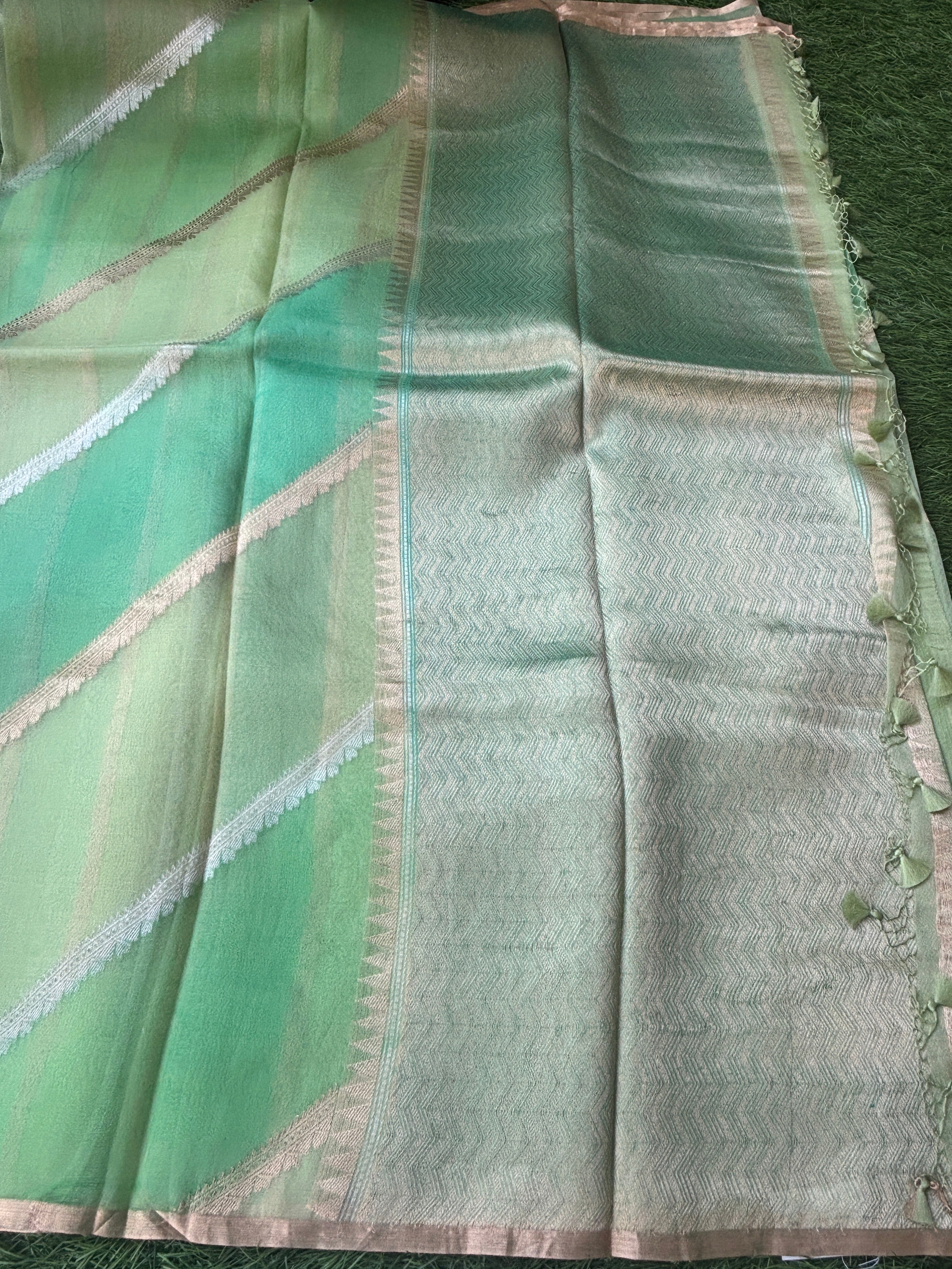 Pista Green Pure Kora Organza Handloom Banarasi Saree with Sonarupa Zari Butti Leheriya