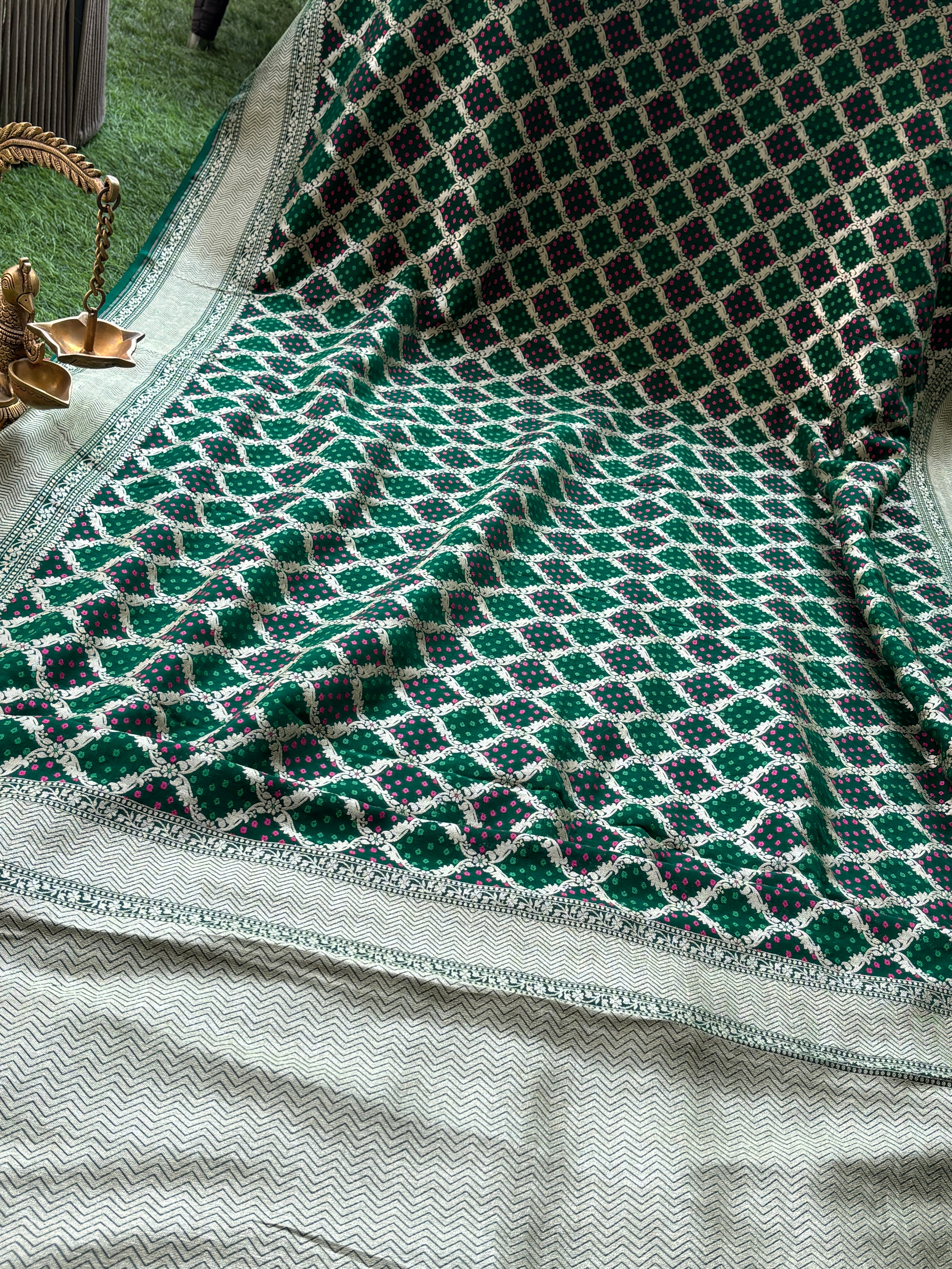 Detailed view of green Banarasi saree pallu with batik weaving and zari jaal work
