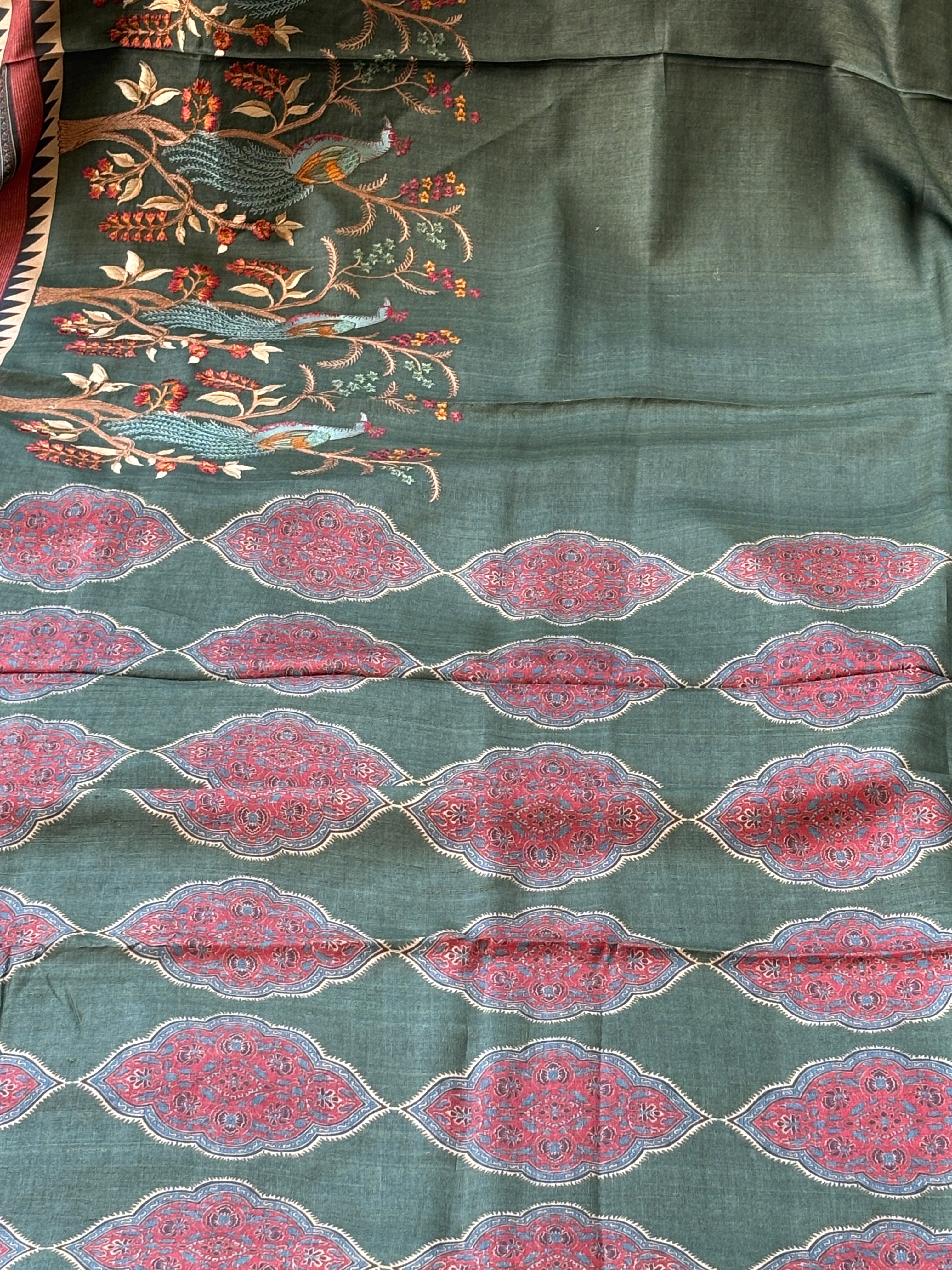Thread Embroidery Detail in Pleats of Dark Leaf Green Digital Print Saree