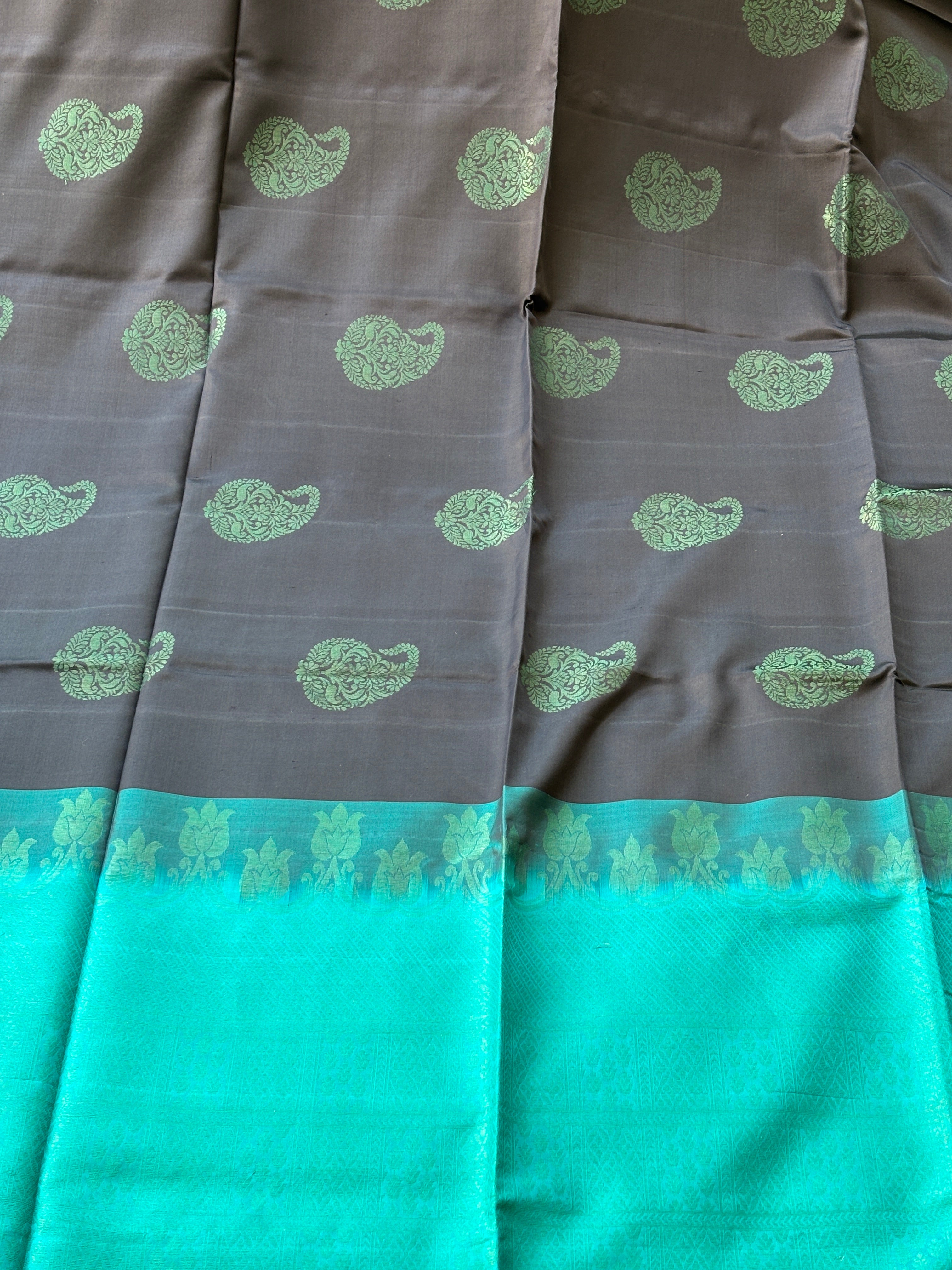 Sea Green Contrast Pallu on Borderless Black Kanjeevaram Silk Saree with Zari Buttas