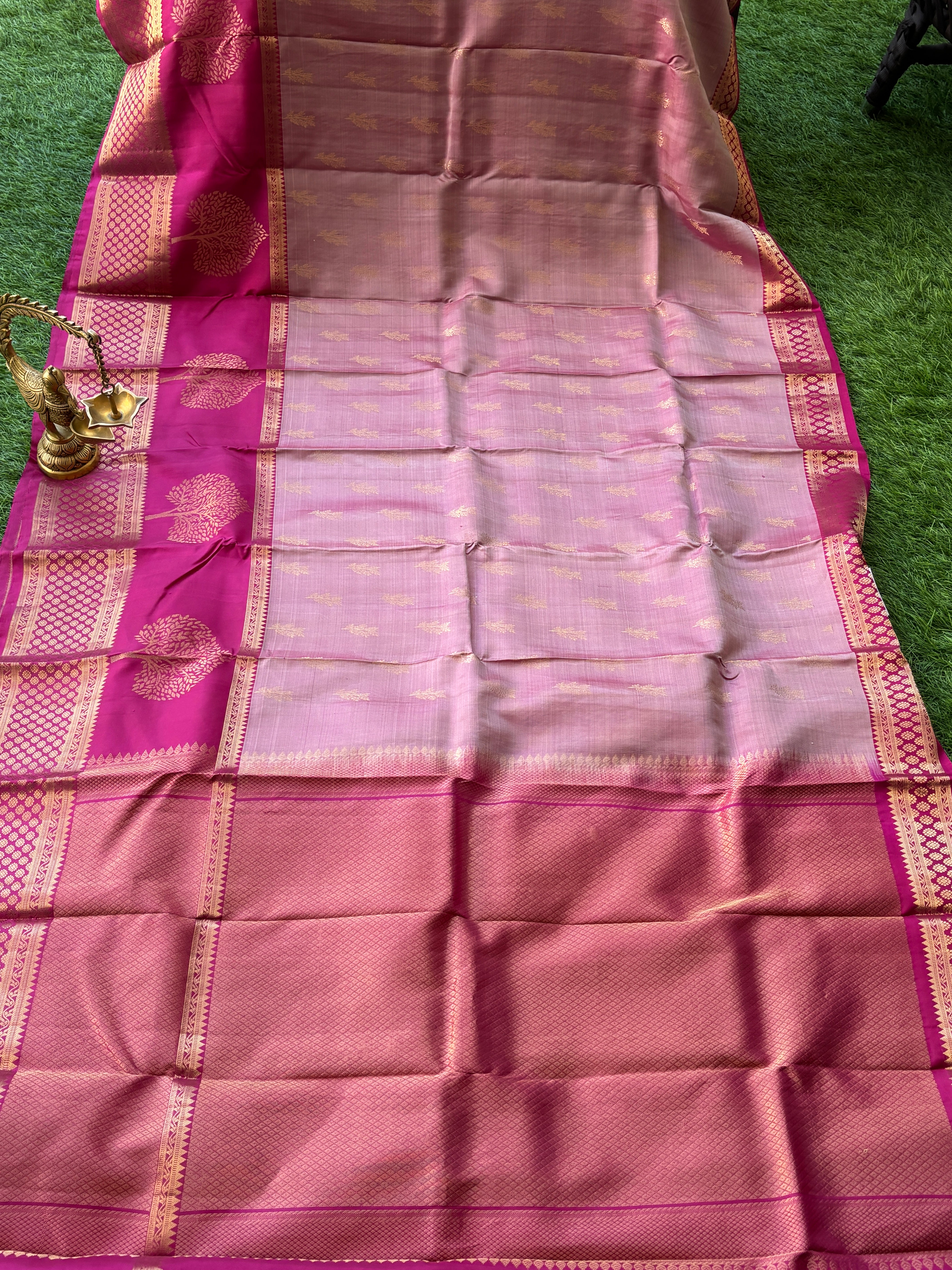 Premium Kanjeevaram Pure Silk Fabric Texture in Pastel Pink Saree