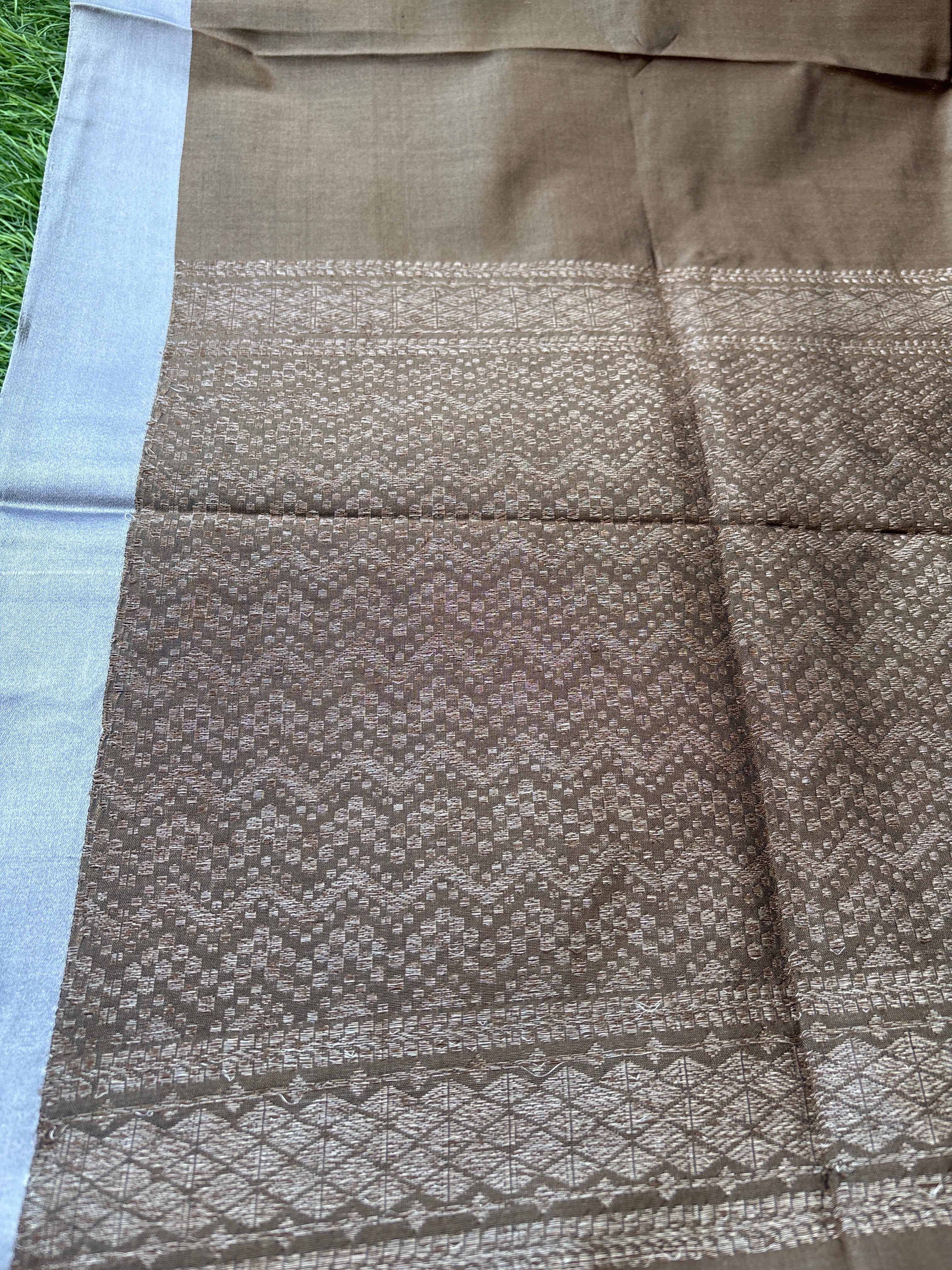 beautiful coffee brown pallu with sliver zari work