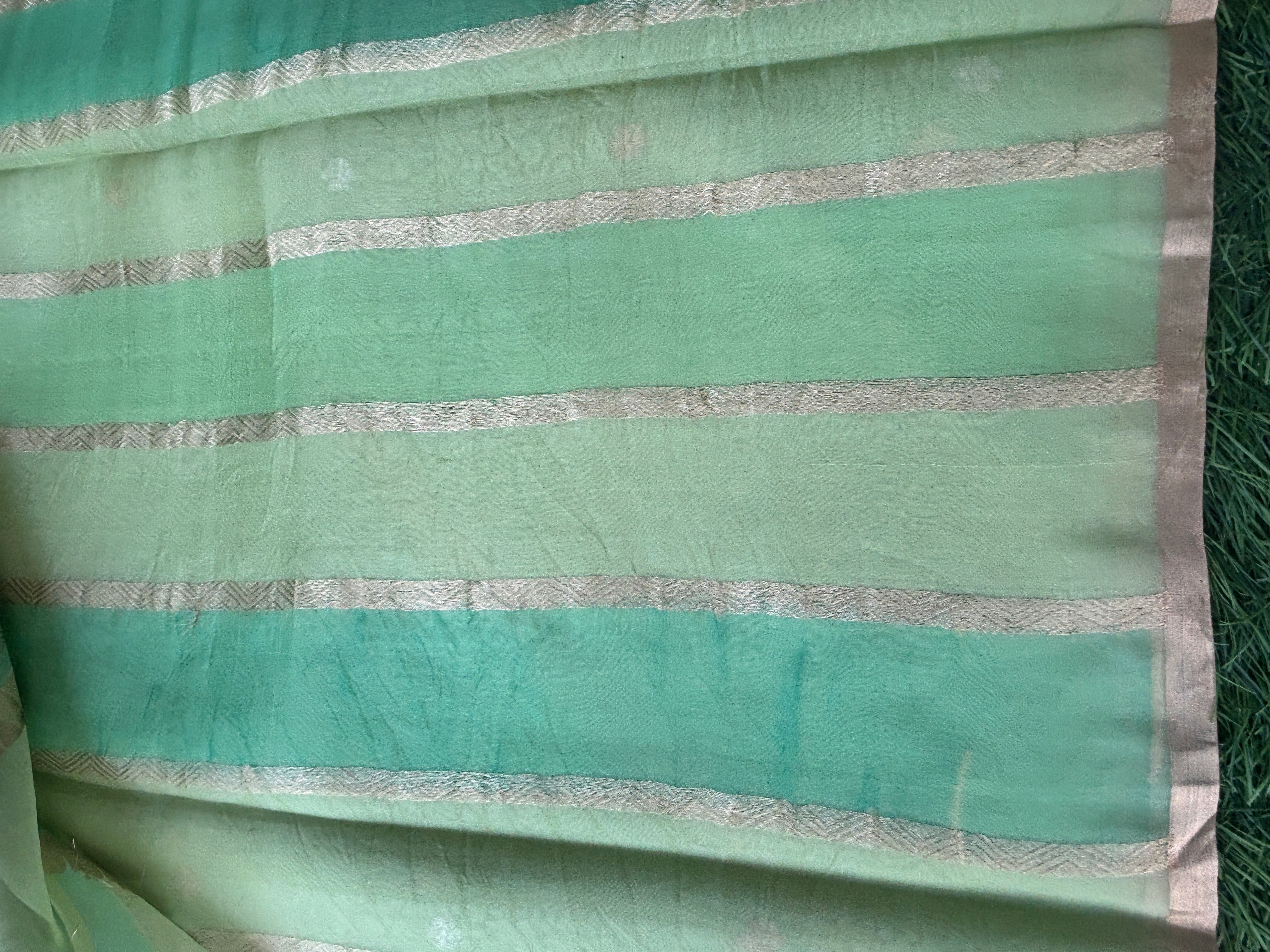 Pista Green Pure Kora Organza Handloom Banarasi Saree with Sonarupa Zari Butti Leheriya