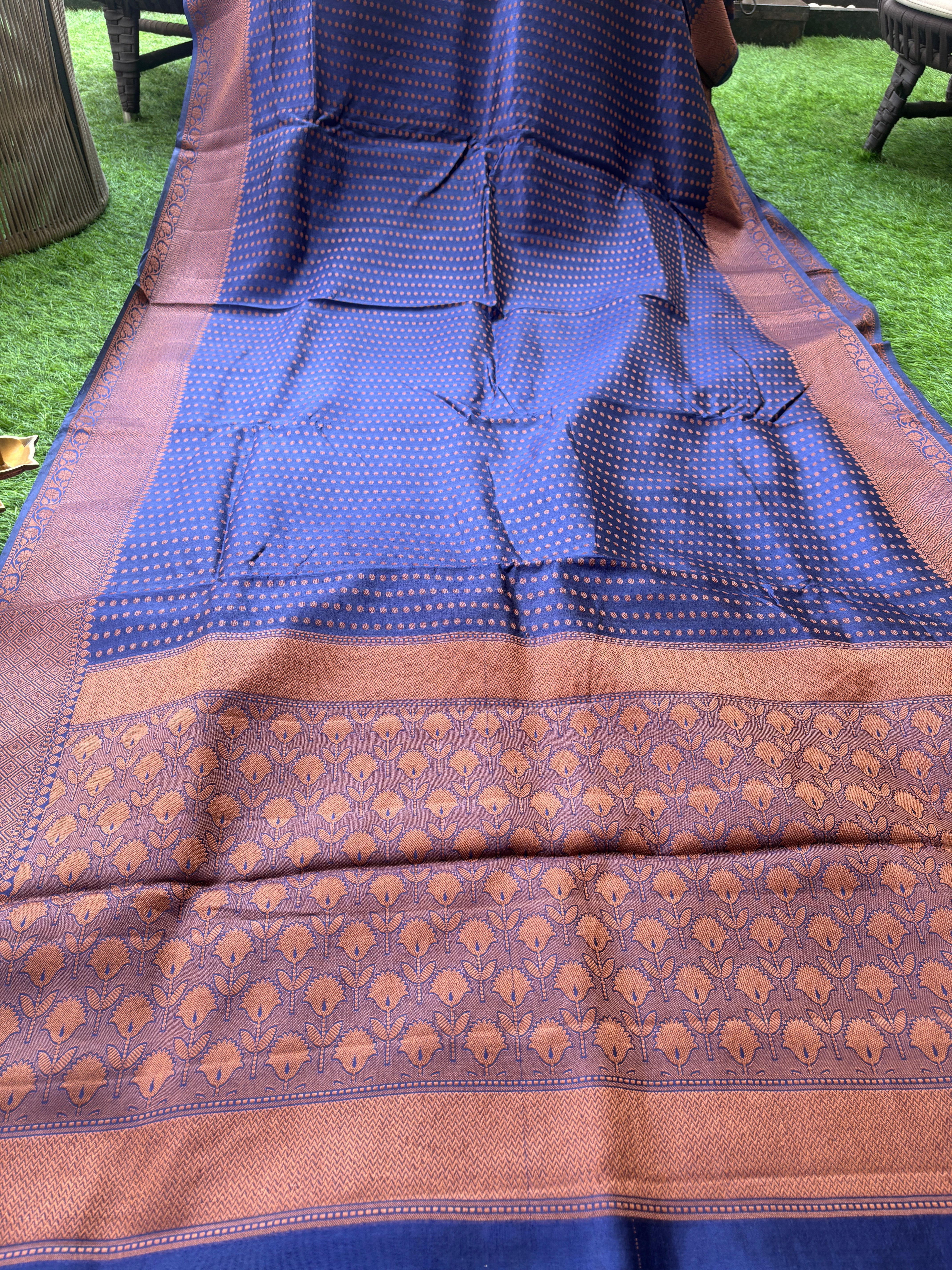 Navy blue Banarasi pallu featuring rich resham woven motifs