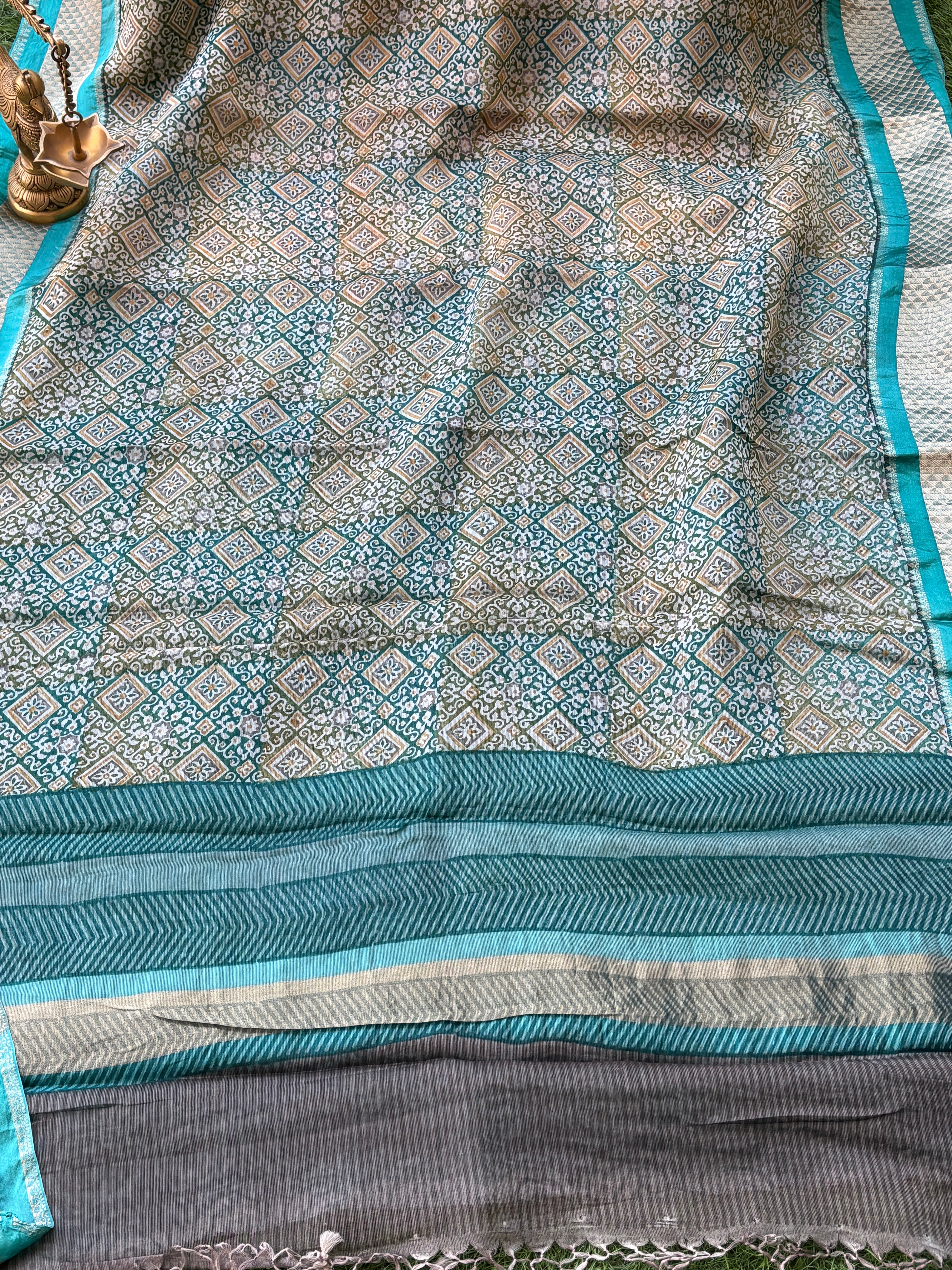 Traditional Zari Border Detail on Maheshwari Silk Saree. Elegant Pallu Design of Sea Blue Maheshwari Silk Saree